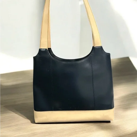 LIZ CLAIBORNE Black & Beige Small Woman's Bucket Tote Purse Handbag. - Picture 2 of 6